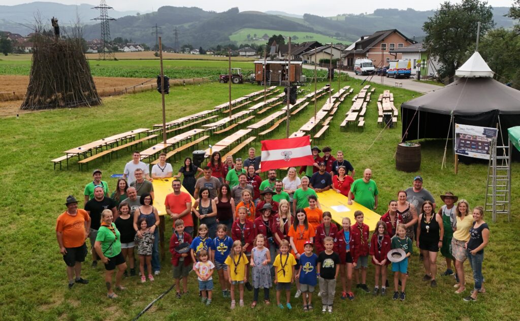 Die Pfadfindergruppe Kematen-Gleiß mit den fleißigen Helfern vor dem Fest 